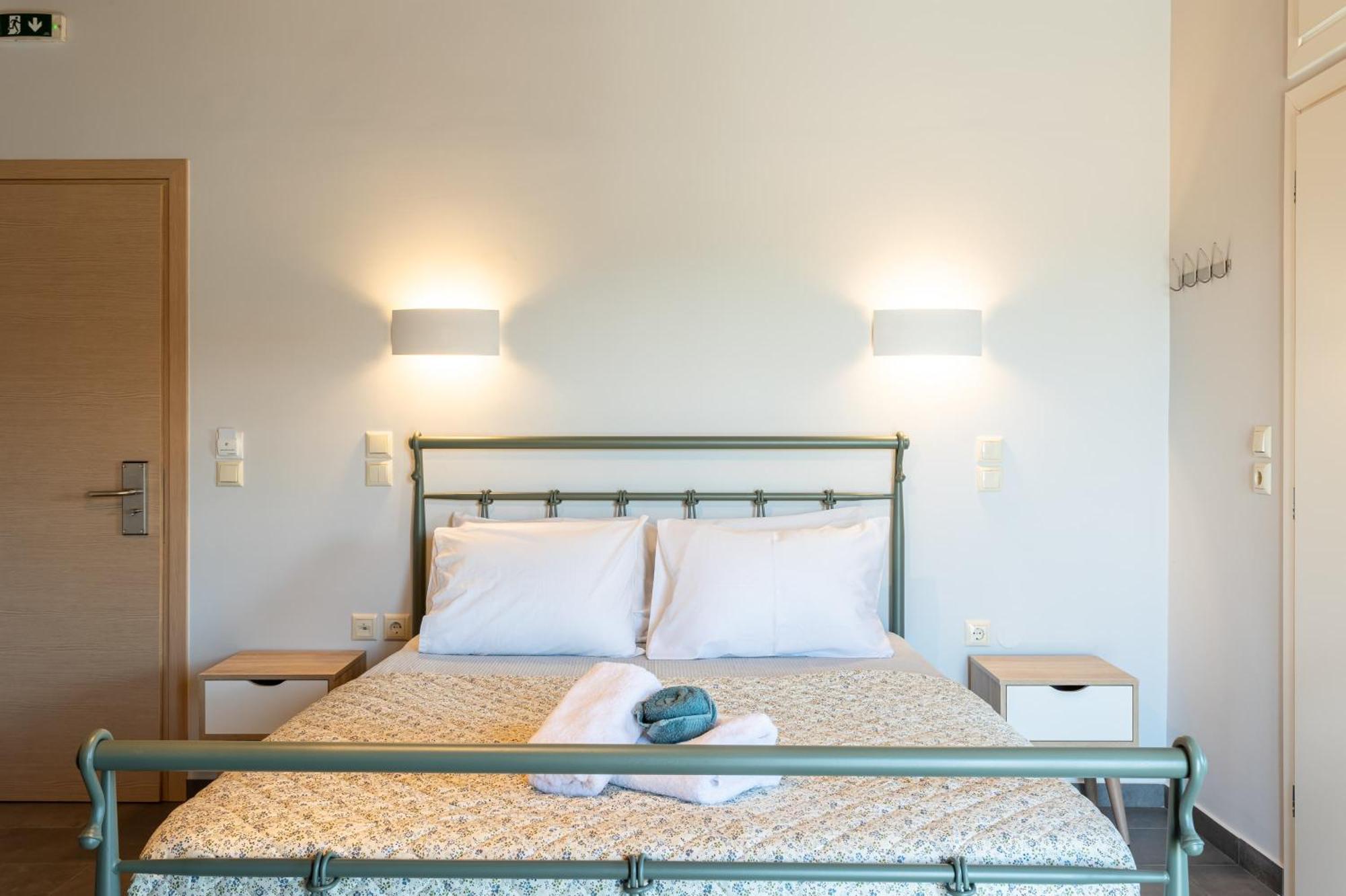 Petrino Serene Nests - Bright Getaways Kakovatos Bagian luar foto