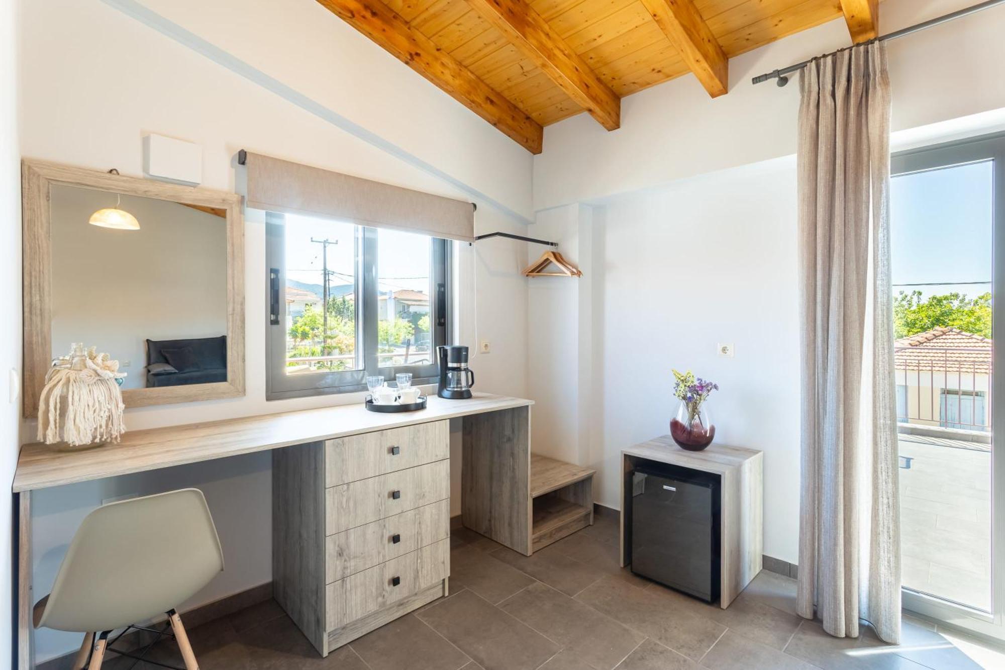 Petrino Serene Nests - Bright Getaways Kakovatos Bagian luar foto